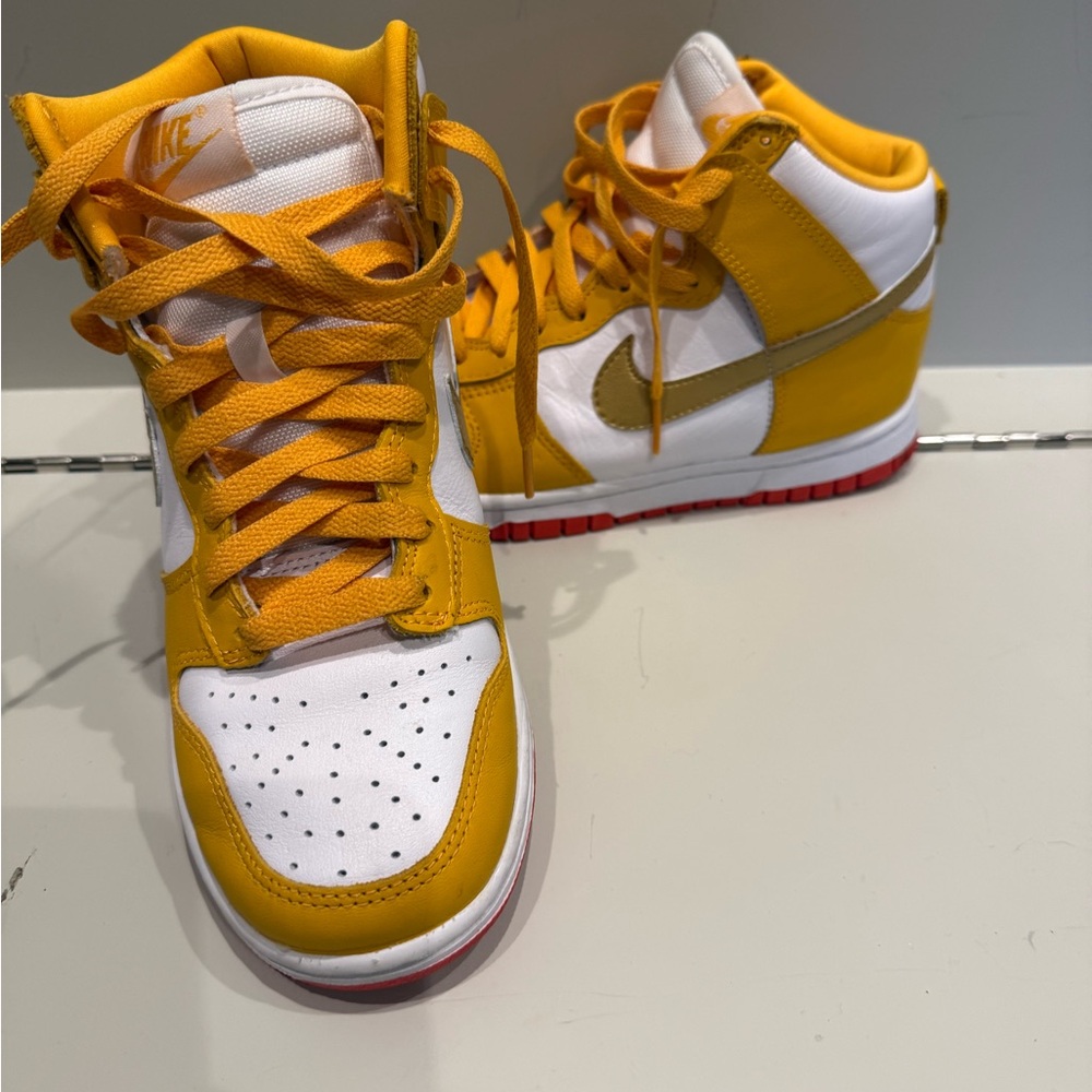 Nike dunk university gold orange size 6